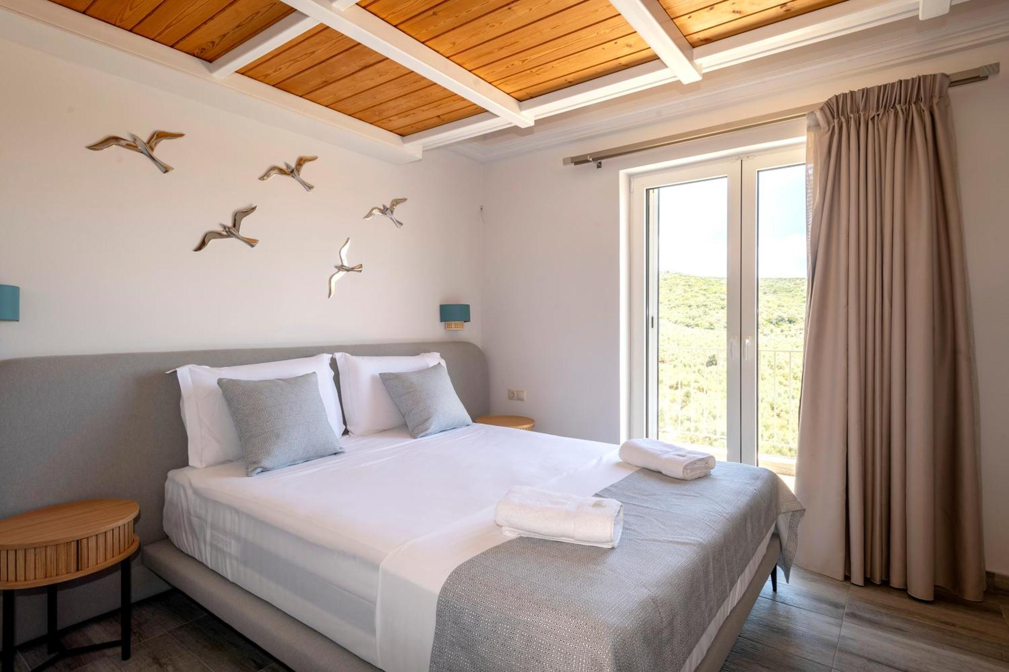 Alma Hills Gialova Apartment Luaran gambar