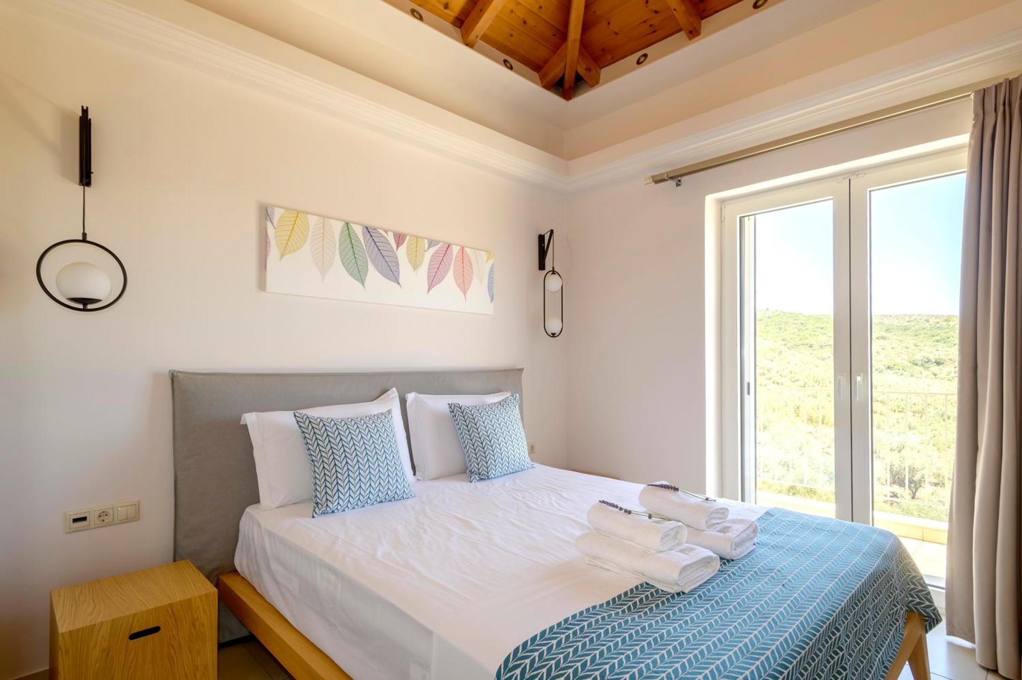 Alma Hills Gialova Apartment Luaran gambar