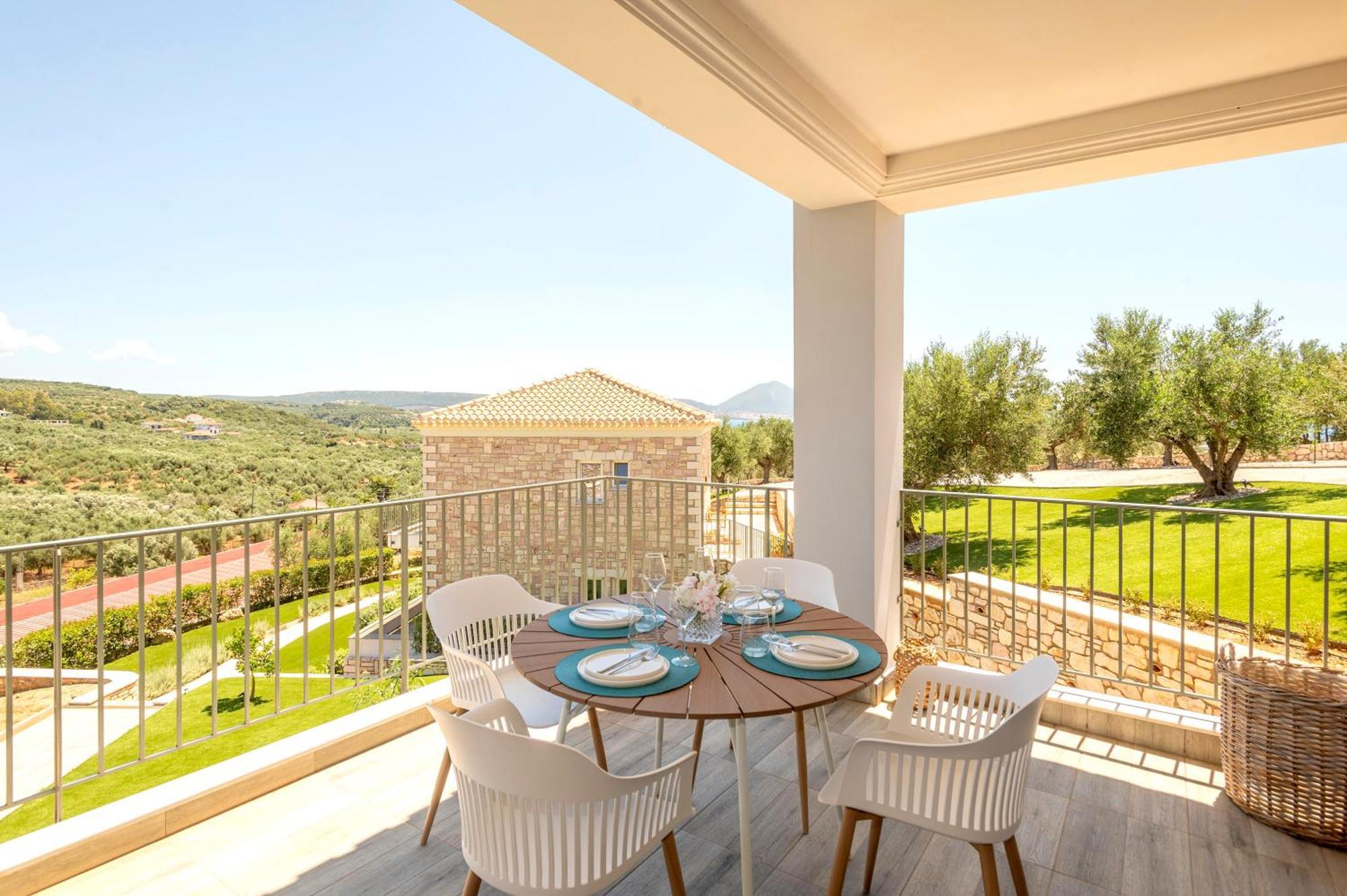 Alma Hills Gialova Apartment Luaran gambar