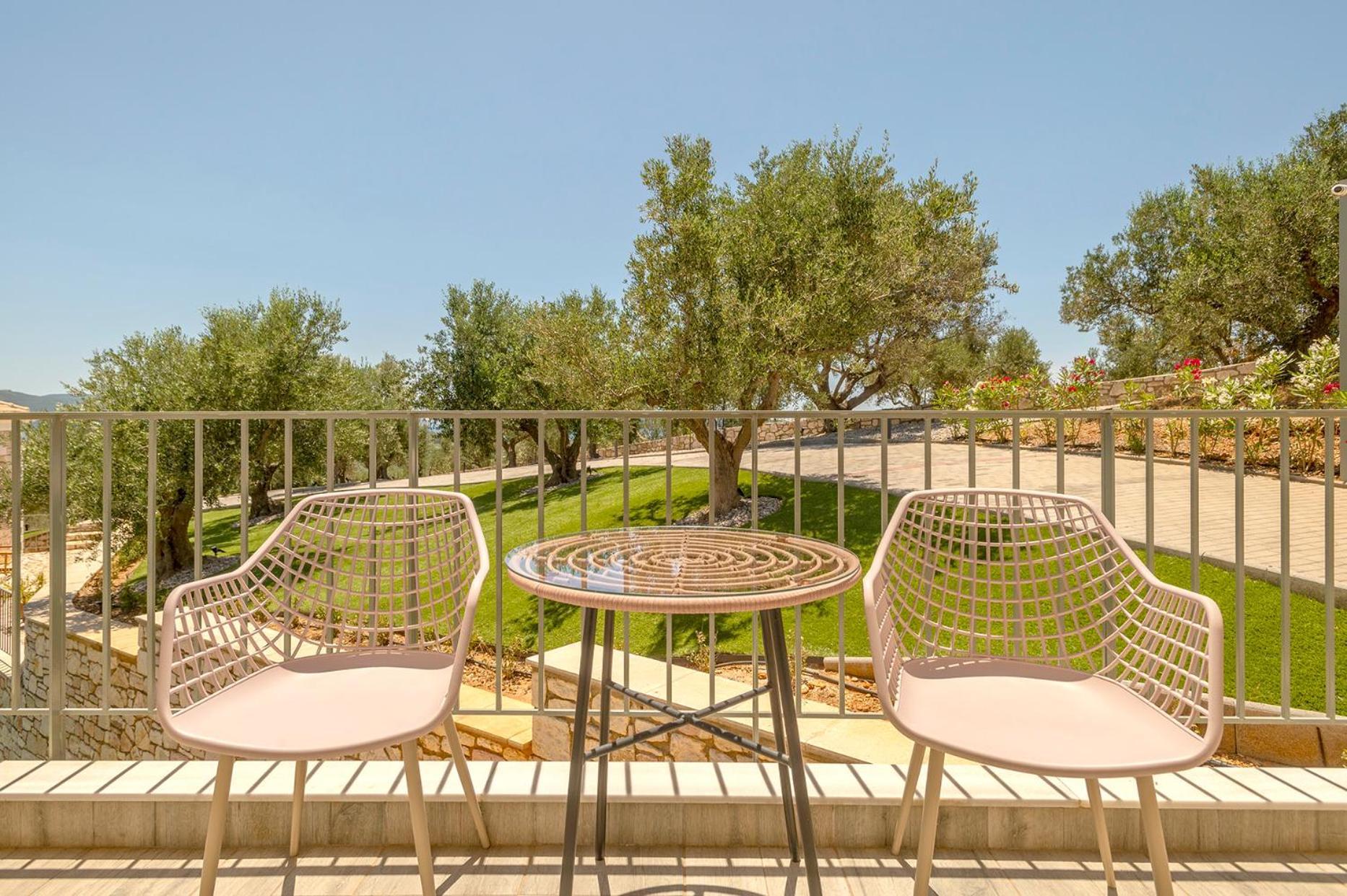 Alma Hills Gialova Apartment Luaran gambar