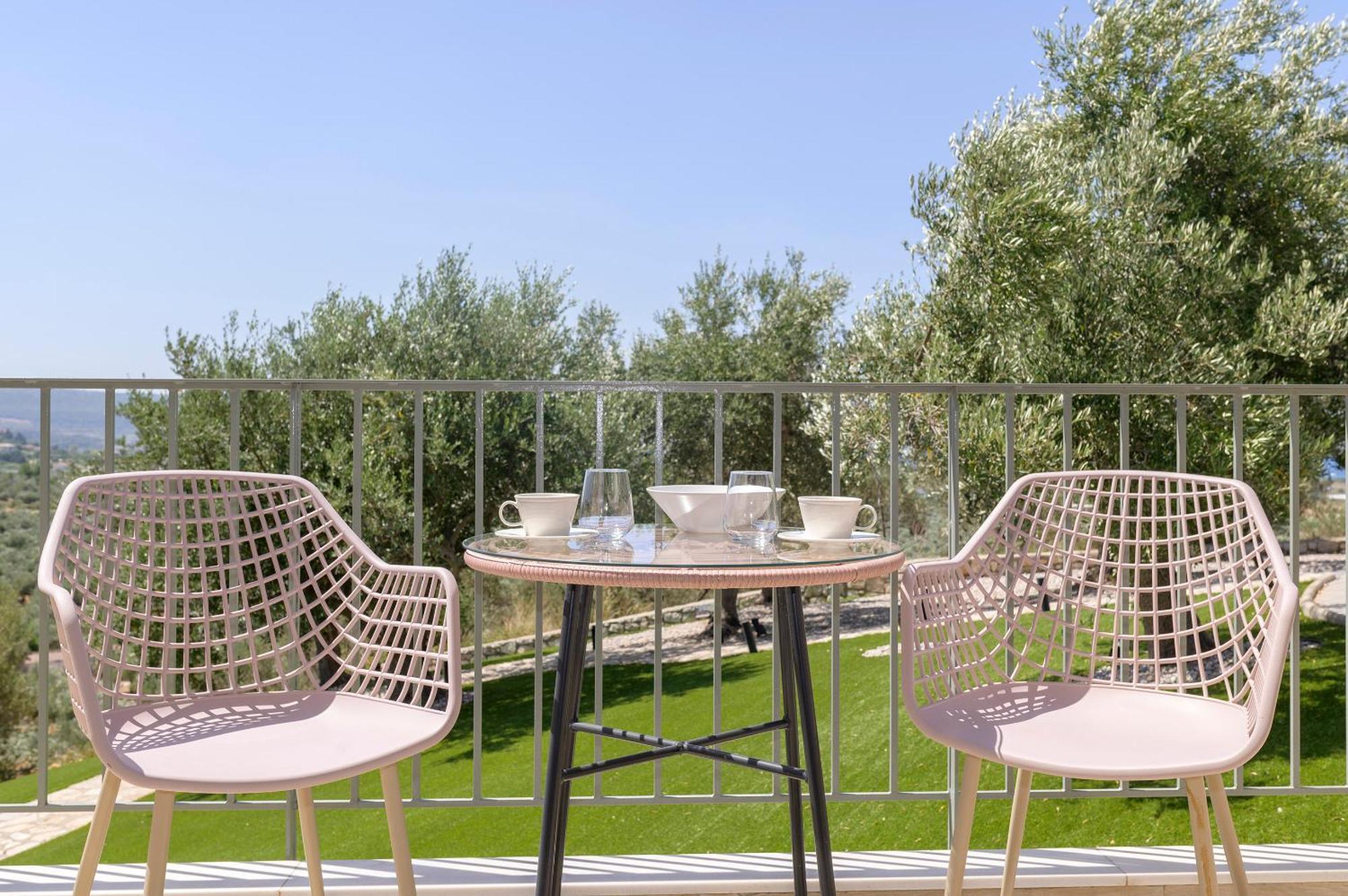 Alma Hills Gialova Apartment Luaran gambar