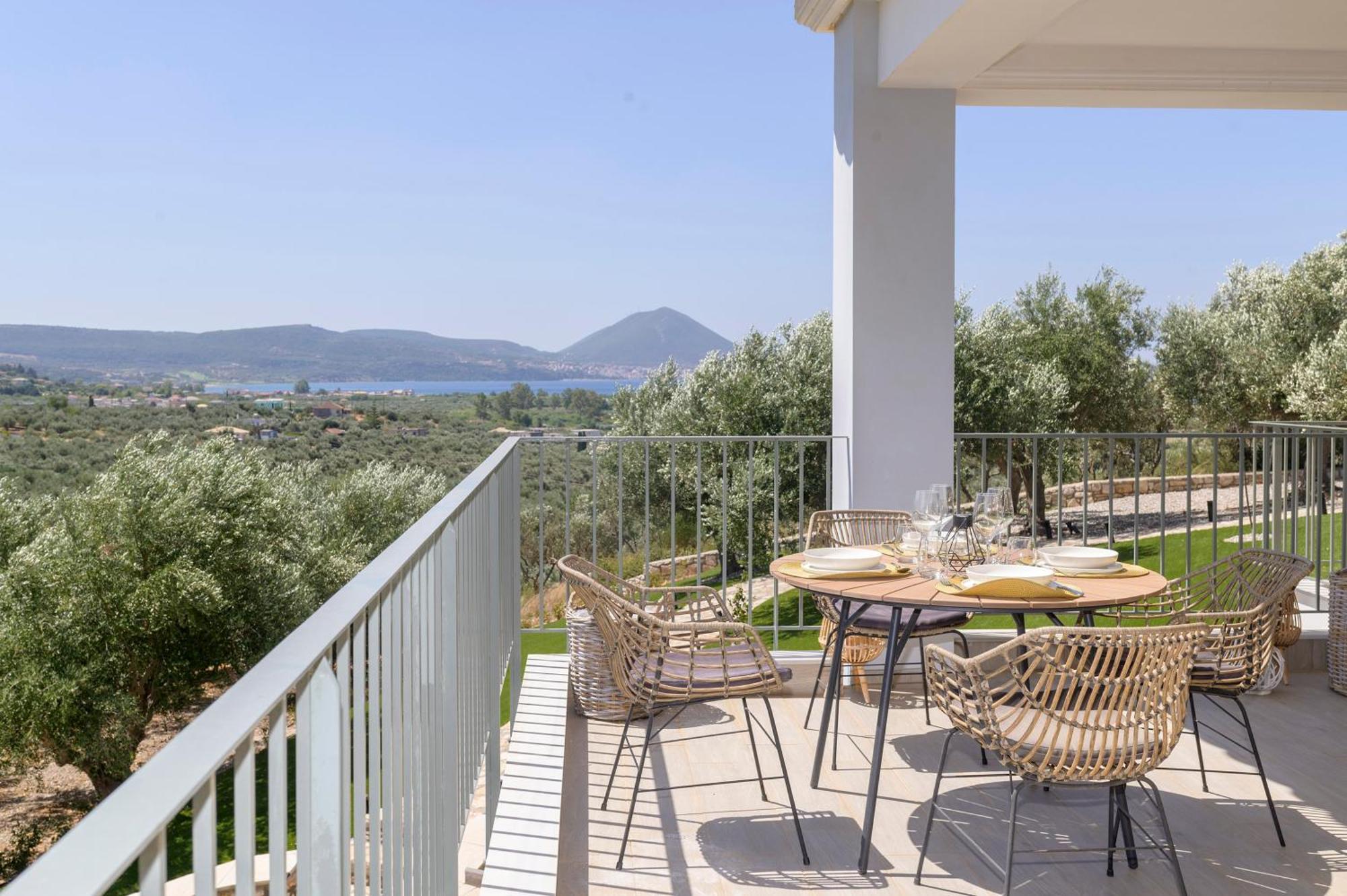 Alma Hills Gialova Apartment Luaran gambar