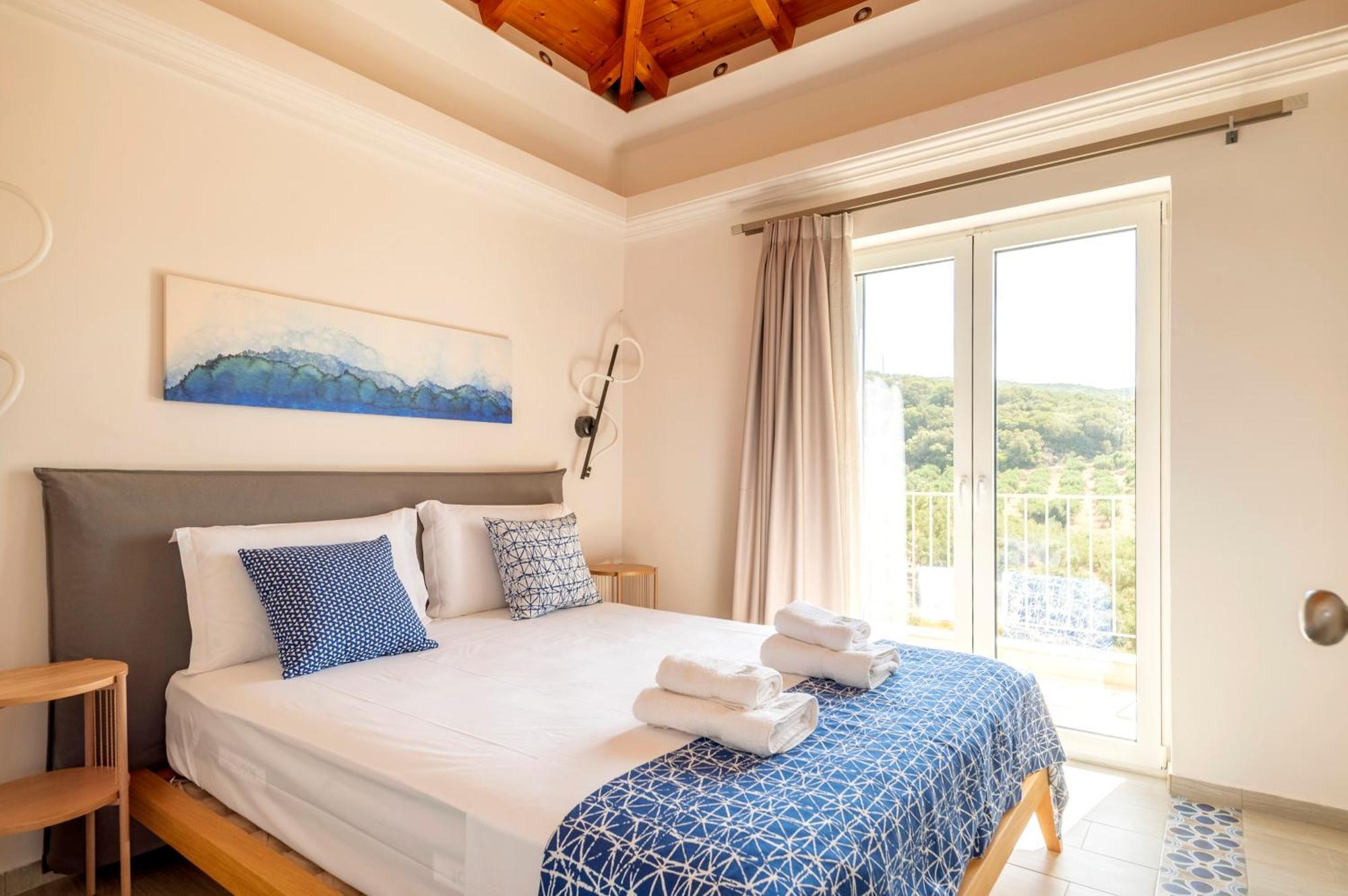 Alma Hills Gialova Apartment Luaran gambar